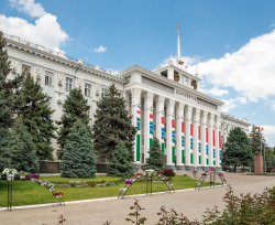 Монументальное здание Верховного Совета